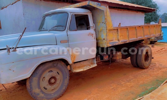 Sayi Na hannu Isuzu Gemini White Mota in Sangmélima a Kamaru ta Kudu