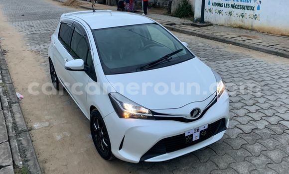 Sayi Na hannu Toyota Yaris White Mota in Douala a Ƙasar Kamaru Sayi Na hannu Toyota Yaris White Mota in Douala a Ƙasar Kamaru