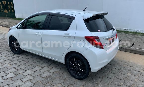 Sayi Na hannu Toyota Yaris White Mota in Douala a Ƙasar Kamaru Sayi Na hannu Toyota Yaris White Mota in Douala a Ƙasar Kamaru