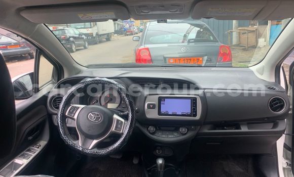 Sayi Na hannu Toyota Yaris White Mota in Douala a Ƙasar Kamaru Sayi Na hannu Toyota Yaris White Mota in Douala a Ƙasar Kamaru