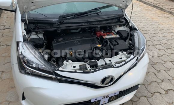 Sayi Na hannu Toyota Yaris White Mota in Douala a Ƙasar Kamaru Sayi Na hannu Toyota Yaris White Mota in Douala a Ƙasar Kamaru