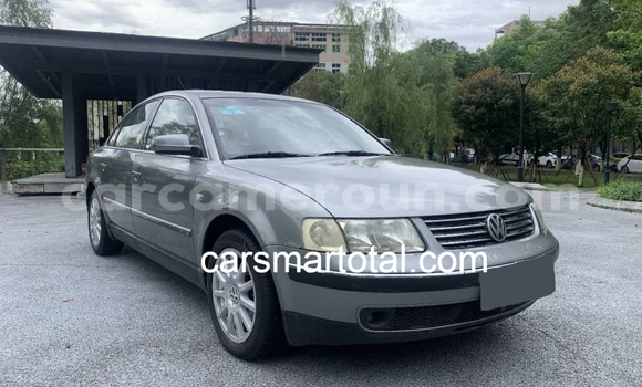 Sayi Na hannu Volkswagen Passat Azurfa Mota in Yaounde a Babban Kamaru Sayi Na hannu Volkswagen Passat Azurfa Mota in Yaounde a Babban Kamaru
