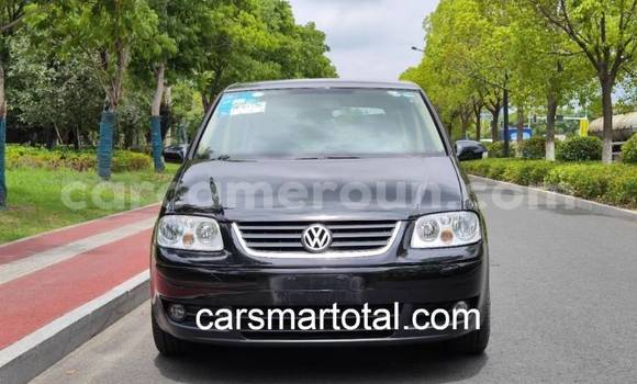 Sayi Na hannu Volkswagen Touran Azurfa Mota in Yaounde a Babban Kamaru Sayi Na hannu Volkswagen Touran Azurfa Mota in Yaounde a Babban Kamaru