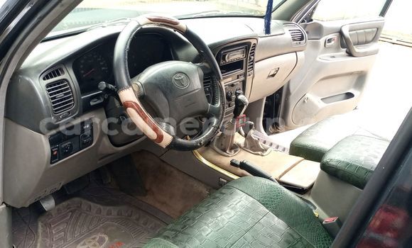 Sayi Na hannu Toyota Land Cruiser Black Mota in Douala a Ƙasar Kamaru Sayi Na hannu Toyota Land Cruiser Black Mota in Douala a Ƙasar Kamaru