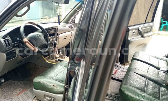 Sayi Na hannu Toyota Land Cruiser Black Mota in Douala a Ƙasar Kamaru Sayi Na hannu Toyota Land Cruiser Black Mota in Douala a Ƙasar Kamaru