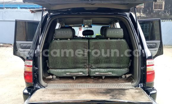 Sayi Na hannu Toyota Land Cruiser Black Mota in Douala a Ƙasar Kamaru Sayi Na hannu Toyota Land Cruiser Black Mota in Douala a Ƙasar Kamaru