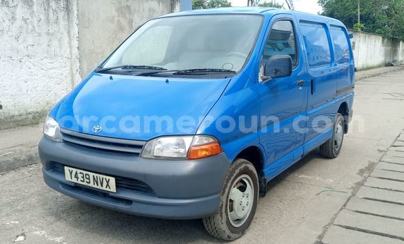 Sayi Imported Toyota HiAce Blue Babbar mota in Douala a Ƙasar Kamaru