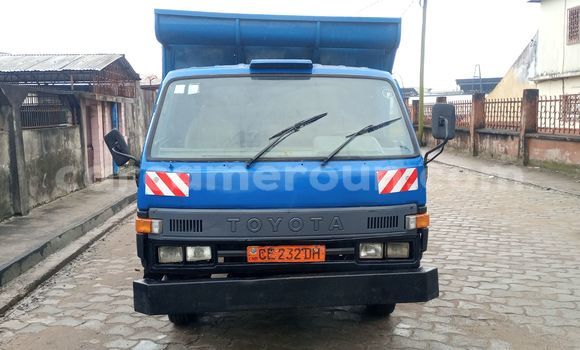 Sayi Na hannu Toyota Dyna Blue Babbar mota in Douala a Ƙasar Kamaru Sayi Na hannu Toyota Dyna Blue Babbar mota in Douala a Ƙasar Kamaru