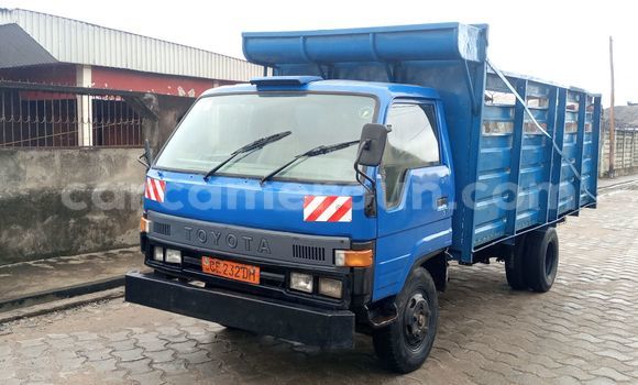 Sayi Na hannu Toyota Dyna Blue Babbar mota in Douala a Ƙasar Kamaru Sayi Na hannu Toyota Dyna Blue Babbar mota in Douala a Ƙasar Kamaru