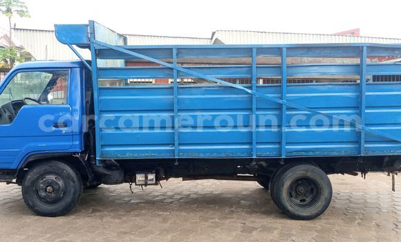 Sayi Na hannu Toyota Dyna Blue Babbar mota in Douala a Ƙasar Kamaru Sayi Na hannu Toyota Dyna Blue Babbar mota in Douala a Ƙasar Kamaru