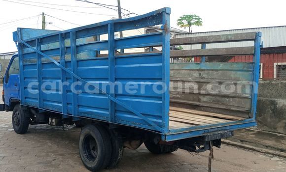 Sayi Na hannu Toyota Dyna Blue Babbar mota in Douala a Ƙasar Kamaru Sayi Na hannu Toyota Dyna Blue Babbar mota in Douala a Ƙasar Kamaru