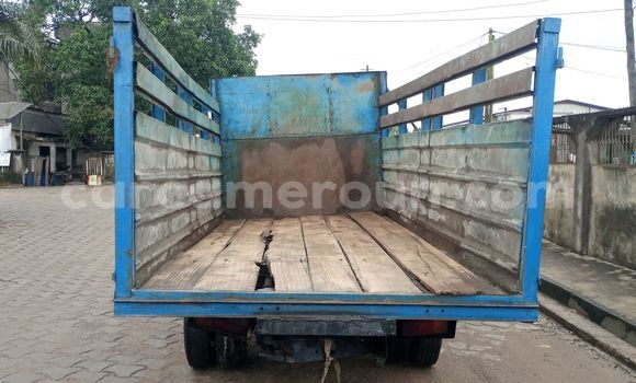 Sayi Na hannu Toyota Dyna Blue Babbar mota in Douala a Ƙasar Kamaru Sayi Na hannu Toyota Dyna Blue Babbar mota in Douala a Ƙasar Kamaru