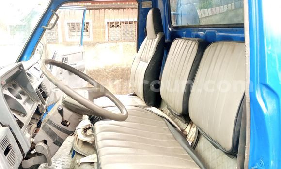 Sayi Na hannu Toyota Dyna Blue Babbar mota in Douala a Ƙasar Kamaru Sayi Na hannu Toyota Dyna Blue Babbar mota in Douala a Ƙasar Kamaru