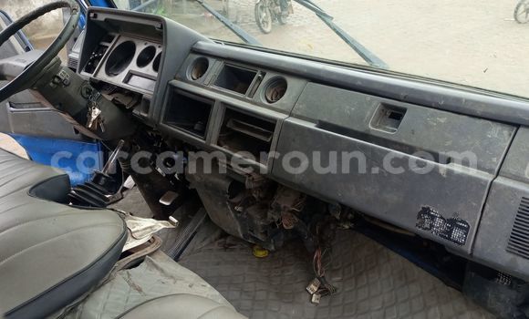 Sayi Na hannu Toyota Dyna Blue Babbar mota in Douala a Ƙasar Kamaru Sayi Na hannu Toyota Dyna Blue Babbar mota in Douala a Ƙasar Kamaru