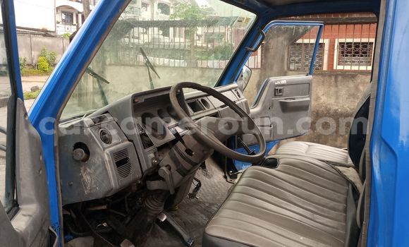 Sayi Na hannu Toyota Dyna Blue Babbar mota in Douala a Ƙasar Kamaru Sayi Na hannu Toyota Dyna Blue Babbar mota in Douala a Ƙasar Kamaru