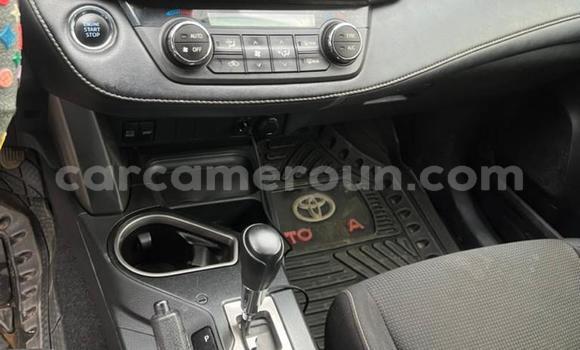 Sayi Na hannu Toyota RAV4 Brown Mota in Douala a Ƙasar Kamaru Sayi Na hannu Toyota RAV4 Brown Mota in Douala a Ƙasar Kamaru