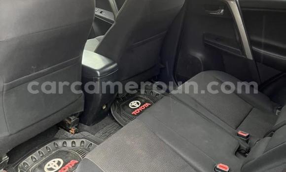 Sayi Na hannu Toyota RAV4 Brown Mota in Douala a Ƙasar Kamaru Sayi Na hannu Toyota RAV4 Brown Mota in Douala a Ƙasar Kamaru