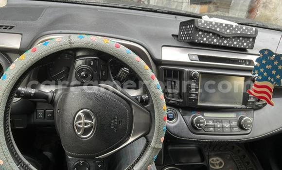 Sayi Na hannu Toyota RAV4 Brown Mota in Douala a Ƙasar Kamaru Sayi Na hannu Toyota RAV4 Brown Mota in Douala a Ƙasar Kamaru