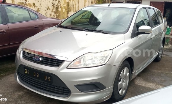 Sayi Imported Ford Focus Azurfa Mota in Douala a Ƙasar Kamaru Sayi Imported Ford Focus Azurfa Mota in Douala a Ƙasar Kamaru