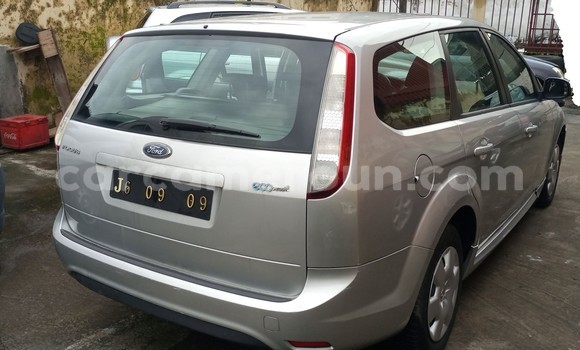 Sayi Imported Ford Focus Azurfa Mota in Douala a Ƙasar Kamaru Sayi Imported Ford Focus Azurfa Mota in Douala a Ƙasar Kamaru