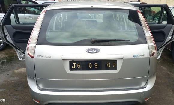 Sayi Imported Ford Focus Azurfa Mota in Douala a Ƙasar Kamaru Sayi Imported Ford Focus Azurfa Mota in Douala a Ƙasar Kamaru