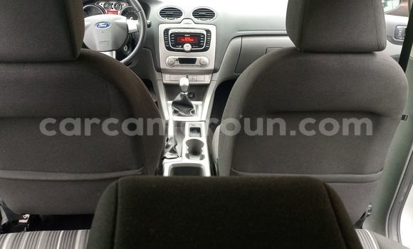 Sayi Imported Ford Focus Azurfa Mota in Douala a Ƙasar Kamaru Sayi Imported Ford Focus Azurfa Mota in Douala a Ƙasar Kamaru