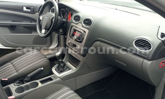 Sayi Imported Ford Focus Azurfa Mota in Douala a Ƙasar Kamaru Sayi Imported Ford Focus Azurfa Mota in Douala a Ƙasar Kamaru