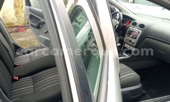 Sayi Imported Ford Focus Azurfa Mota in Douala a Ƙasar Kamaru Sayi Imported Ford Focus Azurfa Mota in Douala a Ƙasar Kamaru