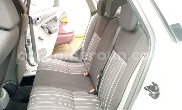 Sayi Imported Ford Focus Azurfa Mota in Douala a Ƙasar Kamaru Sayi Imported Ford Focus Azurfa Mota in Douala a Ƙasar Kamaru