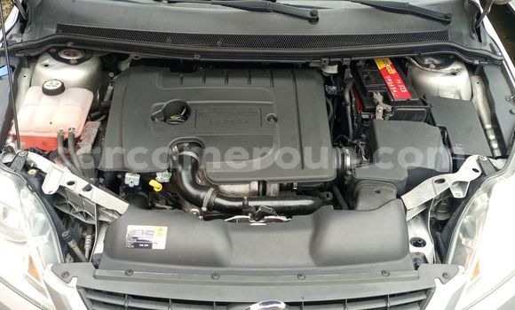 Sayi Imported Ford Focus Azurfa Mota in Douala a Ƙasar Kamaru Sayi Imported Ford Focus Azurfa Mota in Douala a Ƙasar Kamaru