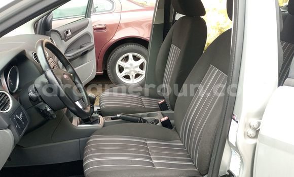 Sayi Imported Ford Focus Azurfa Mota in Douala a Ƙasar Kamaru Sayi Imported Ford Focus Azurfa Mota in Douala a Ƙasar Kamaru
