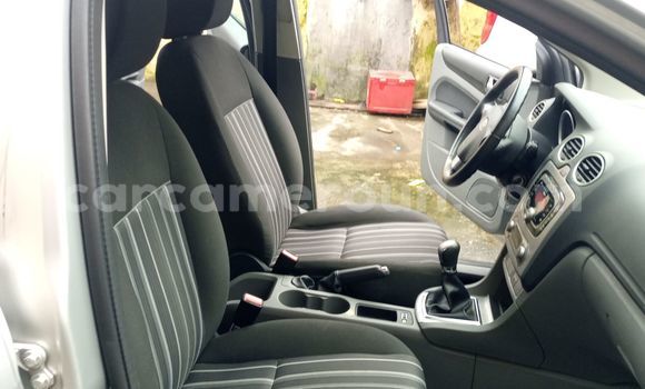 Sayi Imported Ford Focus Azurfa Mota in Douala a Ƙasar Kamaru Sayi Imported Ford Focus Azurfa Mota in Douala a Ƙasar Kamaru