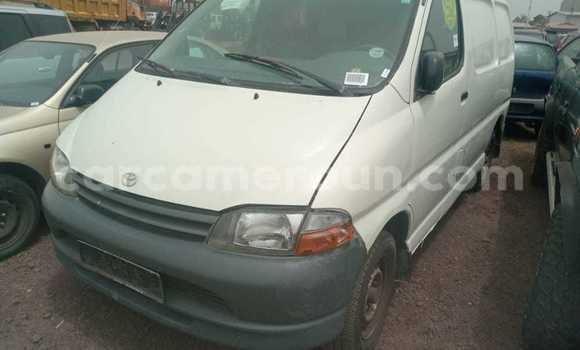 Sayi Imported Toyota HiAce White Babbar mota in Douala a Ƙasar Kamaru Sayi Imported Toyota HiAce White Babbar mota in Douala a Ƙasar Kamaru