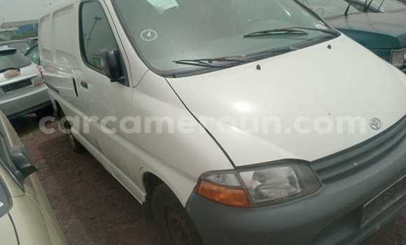 Sayi Imported Toyota HiAce White Babbar mota in Douala a Ƙasar Kamaru Sayi Imported Toyota HiAce White Babbar mota in Douala a Ƙasar Kamaru