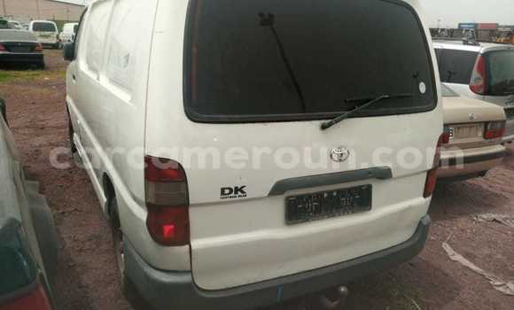 Sayi Imported Toyota HiAce White Babbar mota in Douala a Ƙasar Kamaru Sayi Imported Toyota HiAce White Babbar mota in Douala a Ƙasar Kamaru