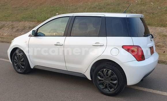 Buy Used Toyota IST White Car in Yaounde in Central Cameroon Buy Used Toyota IST White Car in Yaounde in Central Cameroon