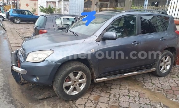 Sayi Na hannu Toyota RAV4 Blue Mota in Douala a Ƙasar Kamaru Sayi Na hannu Toyota RAV4 Blue Mota in Douala a Ƙasar Kamaru