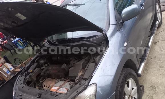 Sayi Na hannu Toyota RAV4 Blue Mota in Douala a Ƙasar Kamaru Sayi Na hannu Toyota RAV4 Blue Mota in Douala a Ƙasar Kamaru