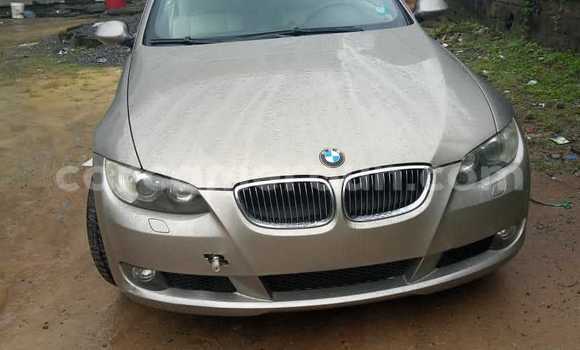 Sayi Na hannu BMW i3 Azurfa Mota in Douala a Ƙasar Kamaru