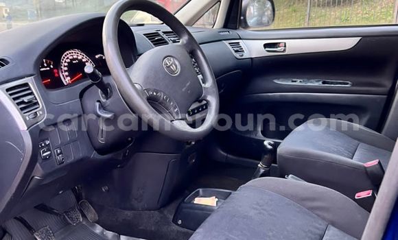 Acheter Occasion Voiture Toyota Avensis Verso Bleu à Yaoundé, Central Cameroon Acheter Occasion Voiture Toyota Avensis Verso Bleu à Yaoundé, Central Cameroon