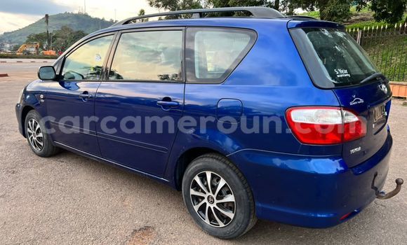 Acheter Occasion Voiture Toyota Avensis Verso Bleu à Yaoundé, Central Cameroon Acheter Occasion Voiture Toyota Avensis Verso Bleu à Yaoundé, Central Cameroon