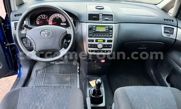 Acheter Occasion Voiture Toyota Avensis Verso Bleu à Yaoundé, Central Cameroon Acheter Occasion Voiture Toyota Avensis Verso Bleu à Yaoundé, Central Cameroon