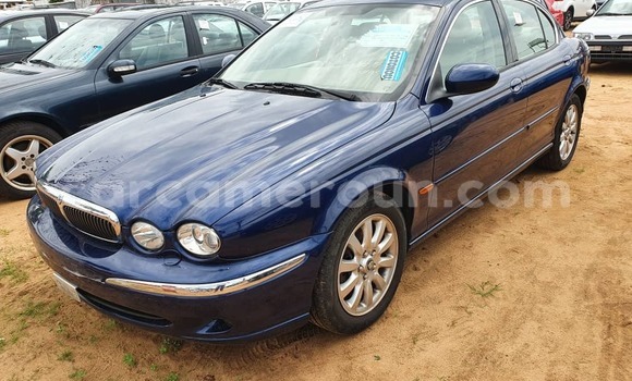 Sayi Na hannu Jaguar X–Type Blue Mota in Yaounde a Babban Kamaru