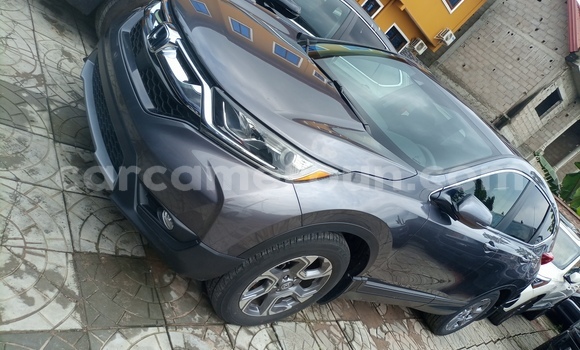Sayi Imported Honda CR–V Azurfa Mota in Douala a Ƙasar Kamaru