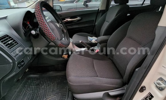 Acheter Neuf Voiture Toyota Auris Blanc à Douala, Littoral Cameroon Acheter Neuf Voiture Toyota Auris Blanc à Douala, Littoral Cameroon