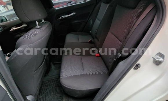 Acheter Neuf Voiture Toyota Auris Blanc à Douala, Littoral Cameroon Acheter Neuf Voiture Toyota Auris Blanc à Douala, Littoral Cameroon