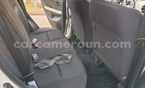 Sayi Na hannu Toyota IST White Mota in Yaounde a Babban Kamaru Sayi Na hannu Toyota IST White Mota in Yaounde a Babban Kamaru