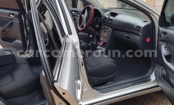 Sayi Na hannu Toyota Avensis Azurfa Mota in Douala a Ƙasar Kamaru Sayi Na hannu Toyota Avensis Azurfa Mota in Douala a Ƙasar Kamaru