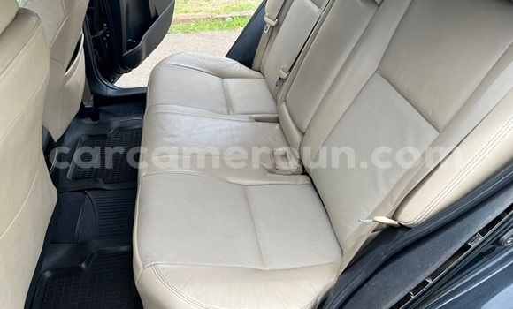 Sayi Na hannu Toyota Corolla Black Mota in Yaounde a Babban Kamaru Sayi Na hannu Toyota Corolla Black Mota in Yaounde a Babban Kamaru