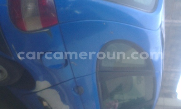 Sayi Na hannu Renault 16 Blue Mota in Yaounde a Babban Kamaru